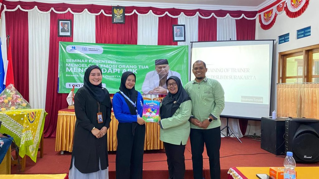 Program Kreativitas Mahasiswa-Pengabdian Masyarakat (PKM-PM) Universitas Muhammadiyah Surakarta (UMS) berhasil menghadirkan metode pembelajaran inovatif untuk anak-anak Down Syndrom di SLB D1 Solo.