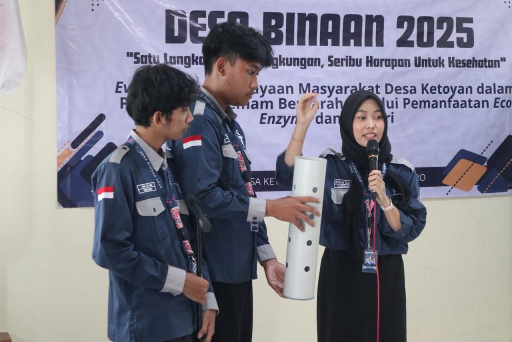 Atasi Problem Sampah, BEM Farmasi UMS Kenalkan Eco-enzyme dan Biopori