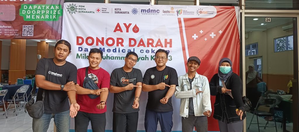 Pimpinan Daerah Muhammadiyah (PDM) Kota Solo menggelar kegiatan pendonoran darah dan medical check-up di Aula Balai Muhammadiyah Solo, Jumat (24/10/2025). Kegiatan itu sebagai acara perdana dari berbagai rangkaian dalam memperingati Milad ke-113 Muhammadiyah di Kota Solo.