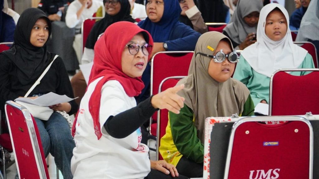 Lazismu Solo-Donuts Forum Berbagi Kacamata Gratis Bagi 500 Pelajar