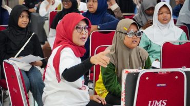 Lazismu Solo-Donuts Forum Berbagi Kacamata Gratis Bagi 500 Pelajar