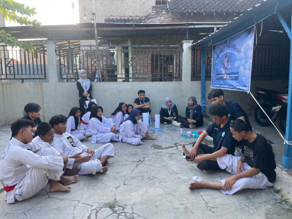 Latihan Sehat dan Aman: HMP Fisioterapi UMS Edukasi Pencegahan Cedera Pesilat