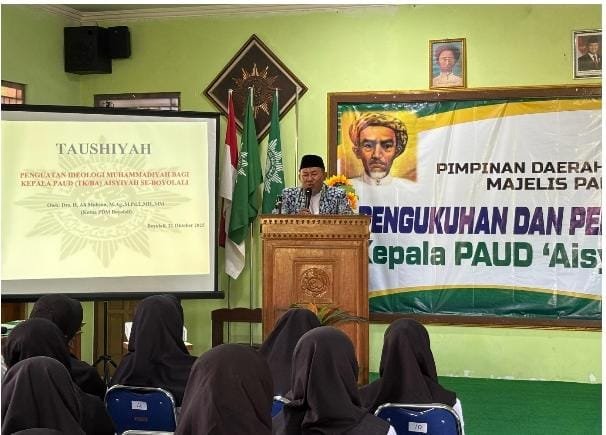 Gedung Dakwah Muhammadiyah Kabupaten Boyolali menjadi saksi penting bagi gerakan pendidikan ‘Aisyiyah. Pimpinan Daerah ‘Aisyiyah (PDA) Boyolali melalui Majelis PAUD DASMEN menggelar pengukuhan dan penyerahan SK kepada 125 Kepala Sekolah PAUD ‘Aisyiyah se-Kabupaten Boyolali.