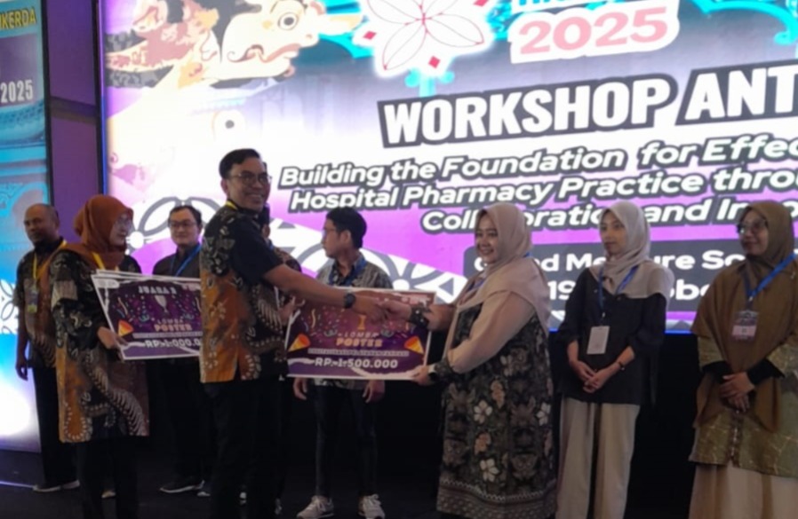 Instalasi Farmasi RS PKU Muhammadiyah Solo kembali menorehkan prestasi membanggakan dengan meraih Juara 1 Lomba Poster Digitalisasi Pelayanan Farmasi pada acara Musyawarah Kerja Daerah (Mukerda) Himpunan Seminat Farmasi Rumah Sakit Indonesia (Hisfarsi) Jawa Tengah.