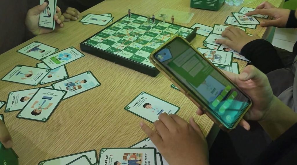Lewat Board Game AR, Tim Pengabdian UMS Tingkatkan PHBS Santri Pesantren Muhammadiyah