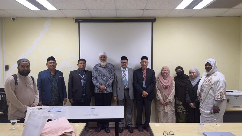 Mahasiswa Program Doktor Pendidikan Agama Islam (PAI) Universitas Muhammadiyah Surakarta (UMS), Ardiansyah, menjadi salah satu pemakalah dalam International Conference on Islam Malay Word (ICON IMAT) XIV di Universiti Islam Sultan Sharif Ali (UNISSA), Brunei Darussalam.