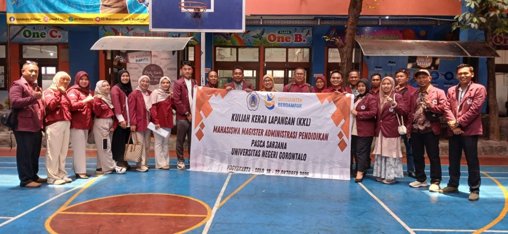 Upaya meningkatkan kualitas Pendidikan berkemajuan untuk semua, SD Muhammadiyah 1 Solo menjadi magnet bagi Mahasiswa Magister Administrasi Pendidikan Pascasarjana Universitas Gorontalo. Mereka menggelar studi tiru di sekolah setempat, Senin (20/10/2025).