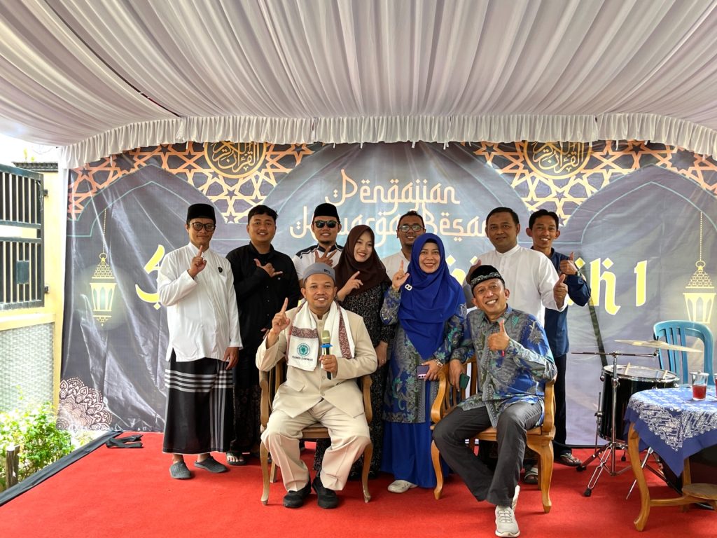 Sekolah Dasar (SD) Muhammadiyah 1 Solo yang saat ini berusia 90 Tahun berkolaborasi dengan Komite Sekolah meluncurkan Musik Berdakwah Guru (MBG). Peluncuran berlangsung pada Minggu (12/10/2025) di rumah komite sekolah Heru Prasetyo bersamaan pengajian keluarga besar sekolah.