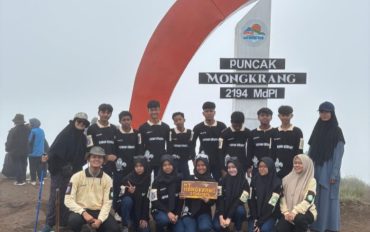 Tadabbur Alam Tim HW SMA Muhammadiyah 3 Solo: Menguatkan Iman di Puncak Mongkrang