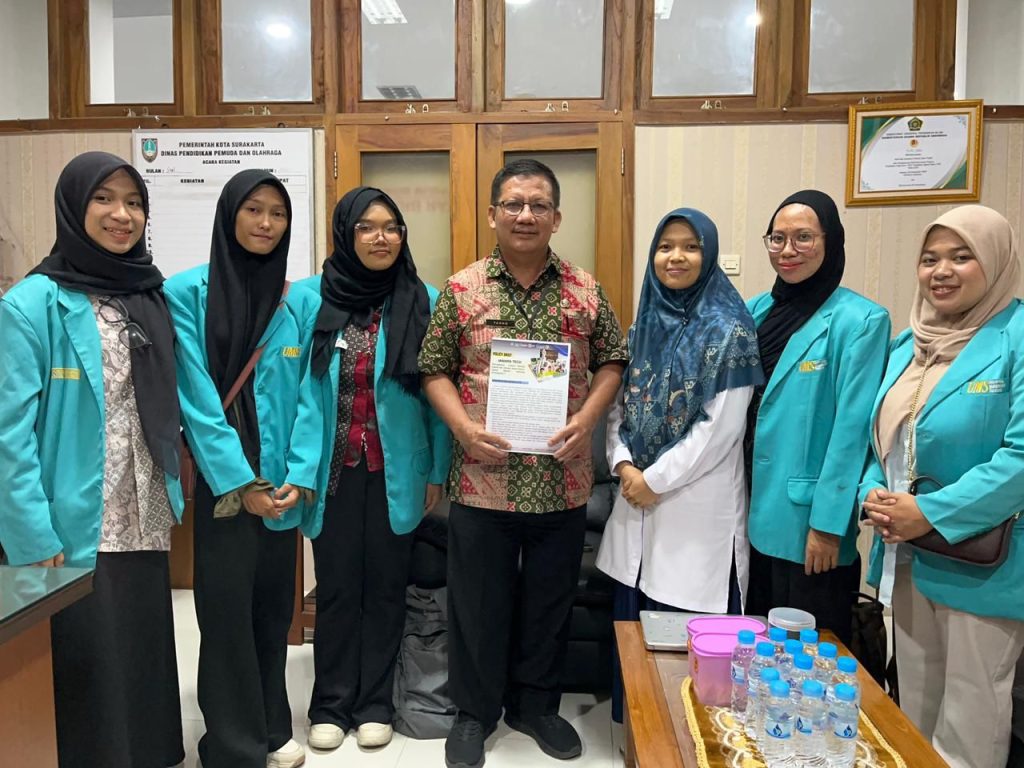 Lestarikan Bahasa Krama dan Aksara Jawa, Tim Mahasiswa UMS Serahkan Policy Brief ke Dinas Pendidikan Kota Solo