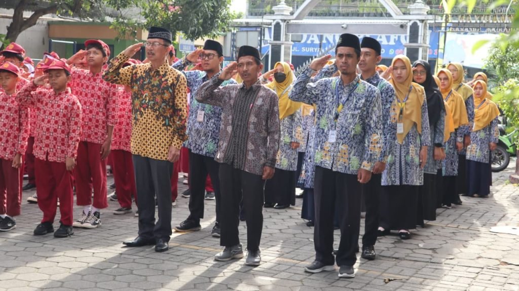 SD Muhammadiyah 8 Jagalan Solo (SD Mapan) menghadirkan PRM Jagalan dalam upacara memperingati Milad ke-113 Muhammadiyah. Bertindak selaku Pembina Upacara yakni Suhardinata selaku Wakil Ketua PRM Jagalan.