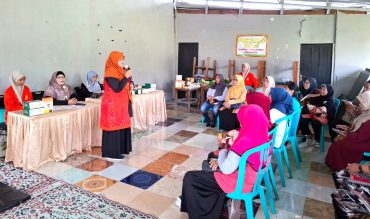 UMPKU Berdayakan Masyarakat Solo Atasi Hipertensi Lansia dengan Akupresur dan Minyak Sereh Wangi