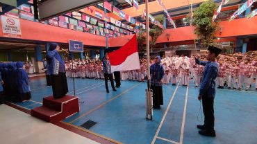 SD Muhammadiyah 1 Solo Peringati Hari Guru lewat Obor Pencerahan