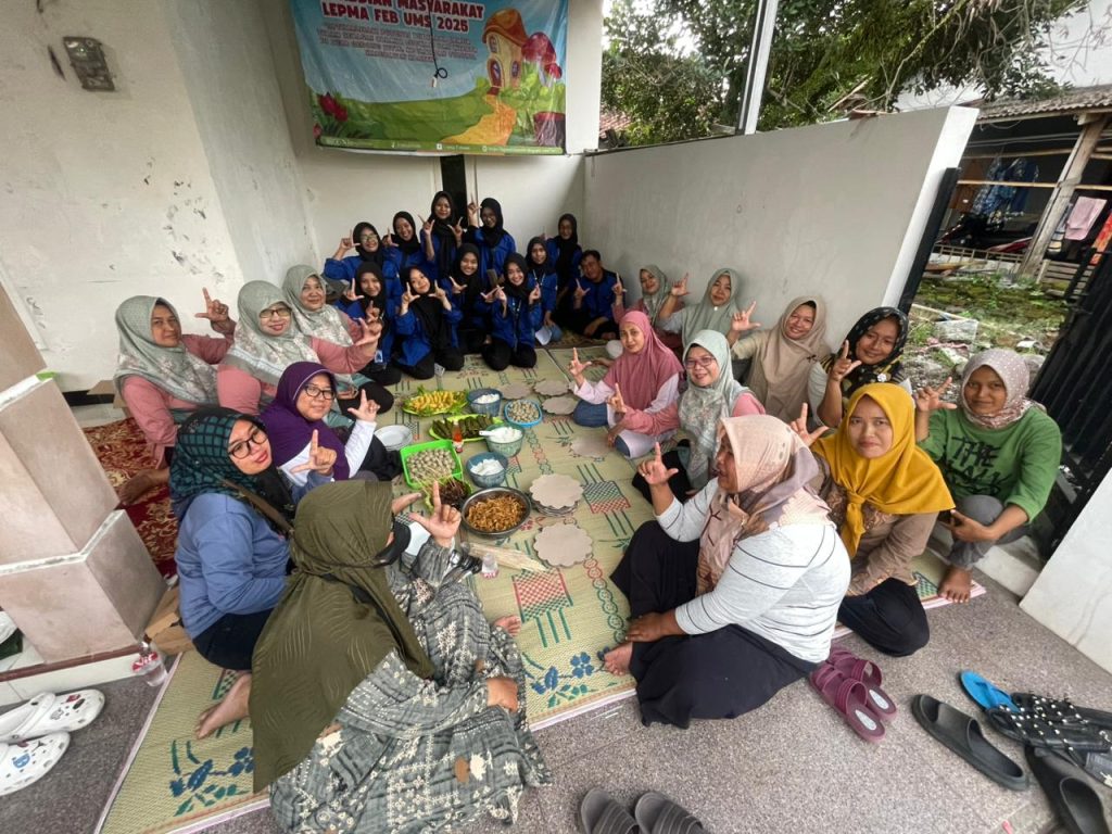 Tim PPO LEPMA FEB UMS Berdayakan Masyarakat Jetis, Dorong Potensi Budidaya Jamur