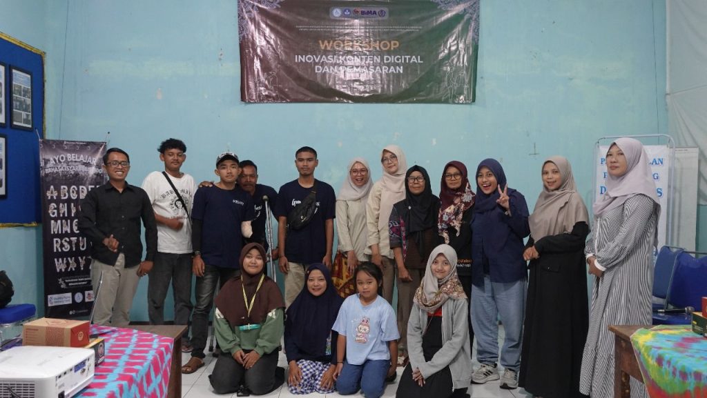 Universitas Muhammadiyah Surakarta (UMS) melalui tim pengabdian masyarakat bekerja sama dengan Perkumpulan Penyandang Disabilitas Klaten (PPDK) menyelenggarakan Workshop Pelatihan Inovasi Konten Digital dan Pemasaran yang bertempat di Kantor PPDK Klaten.