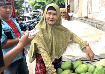 Dari Tikar Sederhana hingga Lapak Tetap: Perjalanan Hidup Sularti di Pasar Gede