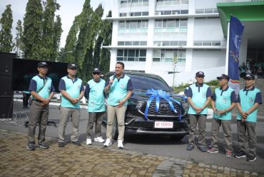 UMS Dapat 4 Mobil dari Bank Jateng Syariah untuk Dukung Operasional UMS