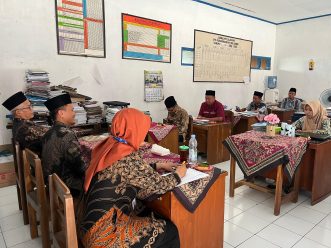 Menjadi Guru Sejati, Pujiono Motivasi Guru MIM dan MTS Muhammadiyah Demangan Sambi