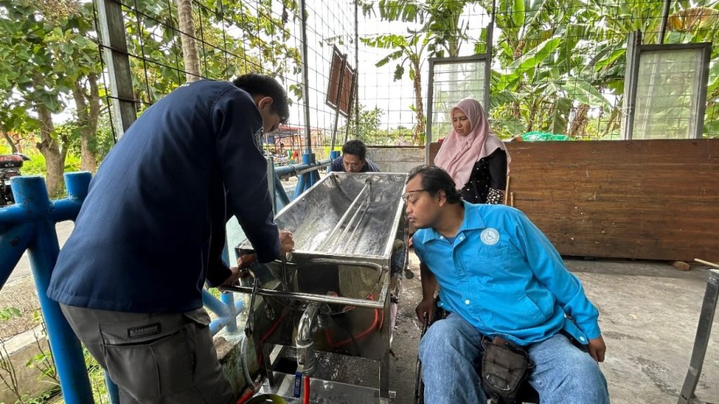 Universitas Muhammadiyah Surakarta (UMS) bekerja sama dengan Perkumpulan Penyandang Disabilitas Klaten (PPDK), menyelenggarakan  Workshop Pemanfaatan Alat Bantu Pendukung Produksi bagi Pengrajin Batik Disabilitas Klaten, Sabtu, (22/11/2025) di Kantor PPDK Klaten.