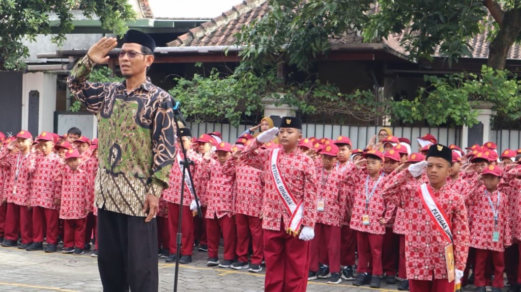 SD Muhammadiyah 8 Solo Hadirkan PRM Jagalan dalam Upacara Milad ke-113 Muhammadiyah