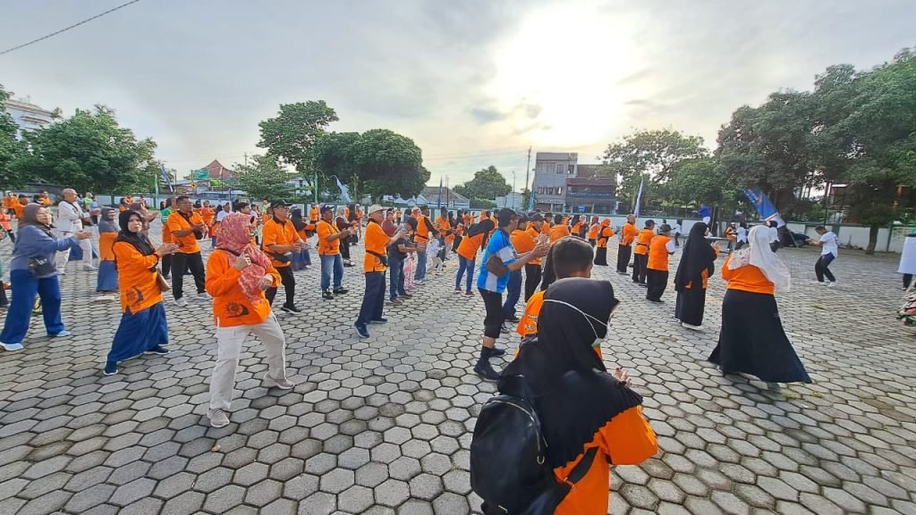 Fun Walk Meriahkan Milad ke-98 RS PKU Muhammadiyah Solo
