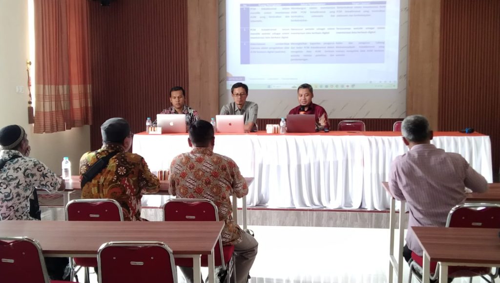 Tim Pengabdian kepada Masyarakat (PkM) Universitas Muhammadiyah Surakarta (UMS) melaksanakan program pendampingan inventarisasi digital Amal Usaha Muhammadiyah (AUM) Pimpinan Cabang Muhammadiyah (PCM) Kebakkramat, Kabupaten Karanganyar.
