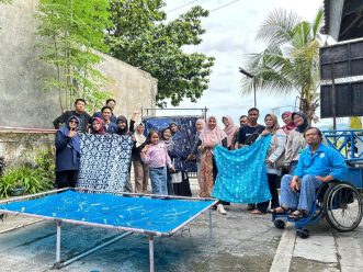 UMS Geber Program Peningkatan Kapasitas dengan Pelatihan Alat Bantu Produksi bagi Pengrajin Batik Difabel
