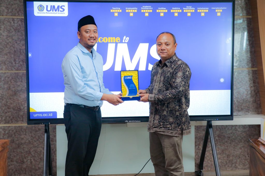 Universitas Muhammadiyah Surakarta (UMS) melalui tim Penerimaan Mahasiswa Baru (PMB) menerima kunjungan dari Pondok Pesantren Modern (PPM) Muhammadiyah Boarding School (MBS) Poncowati, Lampung Tengah, pada Rabu (12/11/2025).