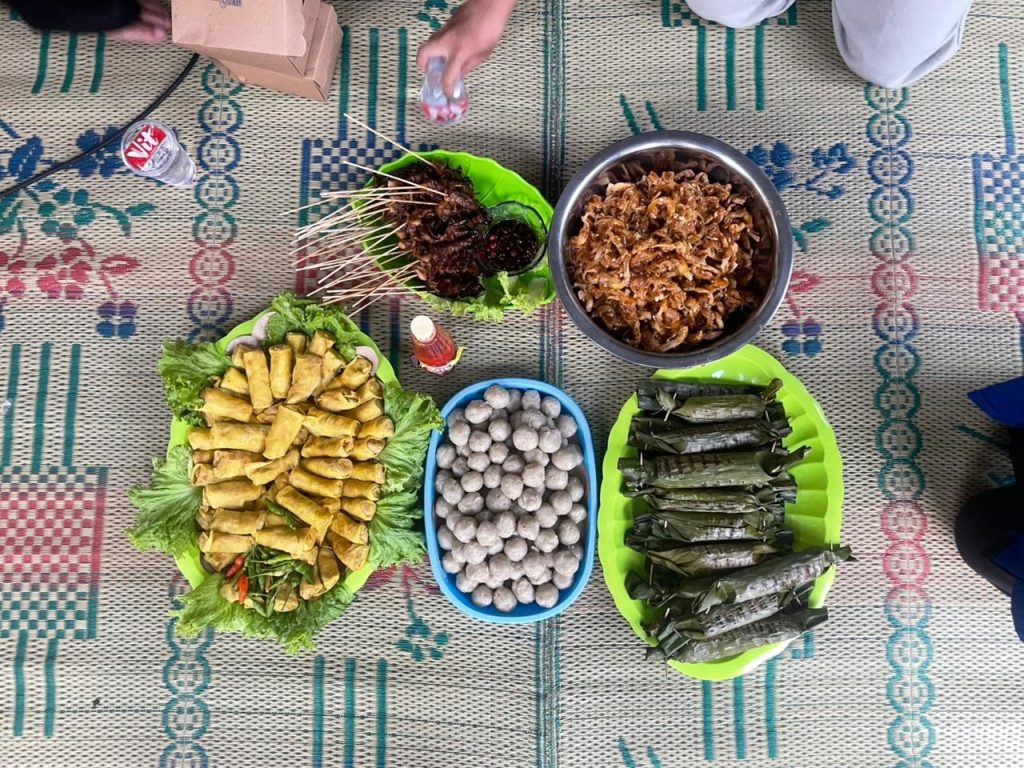 Tim Program Pengabdian ORMAWA (PPO) dari Lembaga Pengembangan Mahasiswa (LEPMA) Fakultas Ekonomi dan Bisnis Universitas Muhammadiyah Surakarta ( FEB UMS) melaksanakan kegiatan pengabdian masyarakat di Desa Gedong Jetis, Kecamatan Tulung, Kabupaten Klaten.