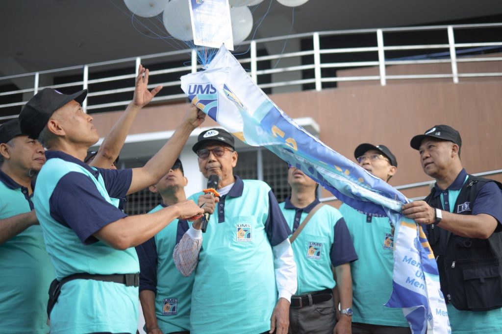 Semangat Kebersamaan, Ribuan Peserta Ikuti Jalan Sehat Hari Jadi ke-67 UMS