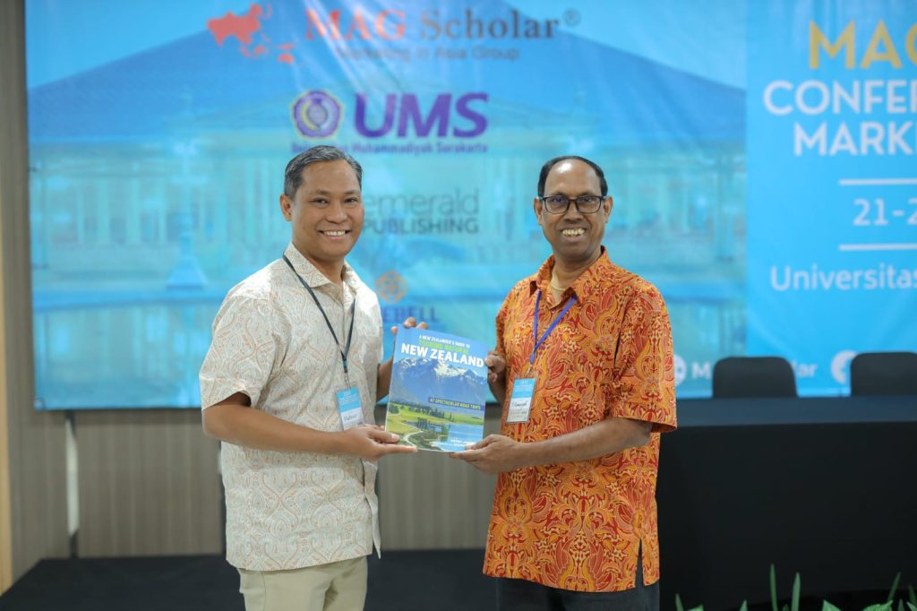 Universitas Muhammadiyah Surakarta (UMS) kembali menunjukkan kiprahnya di kancah internasional dengan menjadi tuan rumah konferensi Marketing Asia Group (MAG) Scholar 2025. Di Gedung Edutorium K.H. Ahmad Dahlan mempertemukan sivitas akademika yang hadir dari berbagai universitas di negara-negara asia, Minggu (23/11/2025).