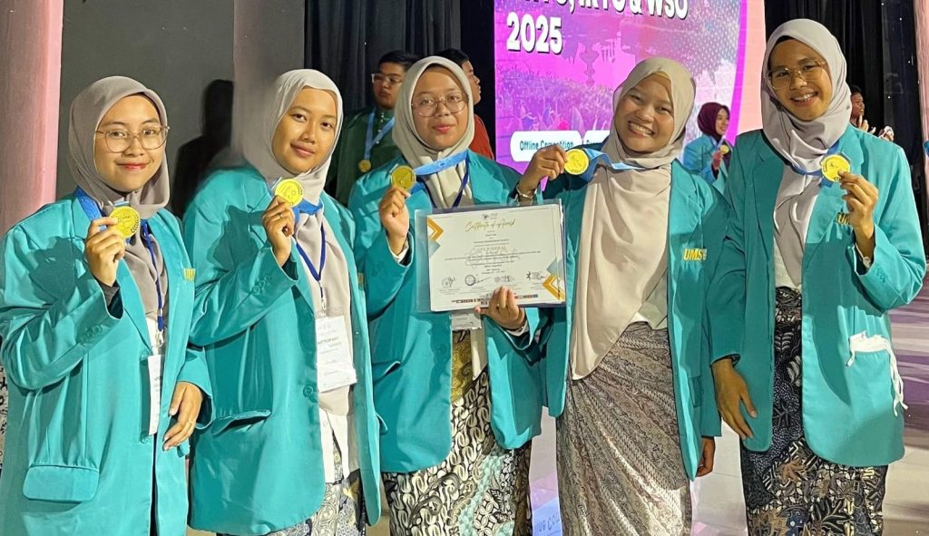 Mahasiswa Universitas Muhammadiyah Surakarta (UMS) kembali mengukir prestasi dengan memperoleh 4 medali emas sekaligus dalam kompetisi 7th International Science and Invention Fair (ISIF) 2025. Ajang kompetisi tingkat internasional ini diselenggarakan di Bali, pada (12-15/11/2025).