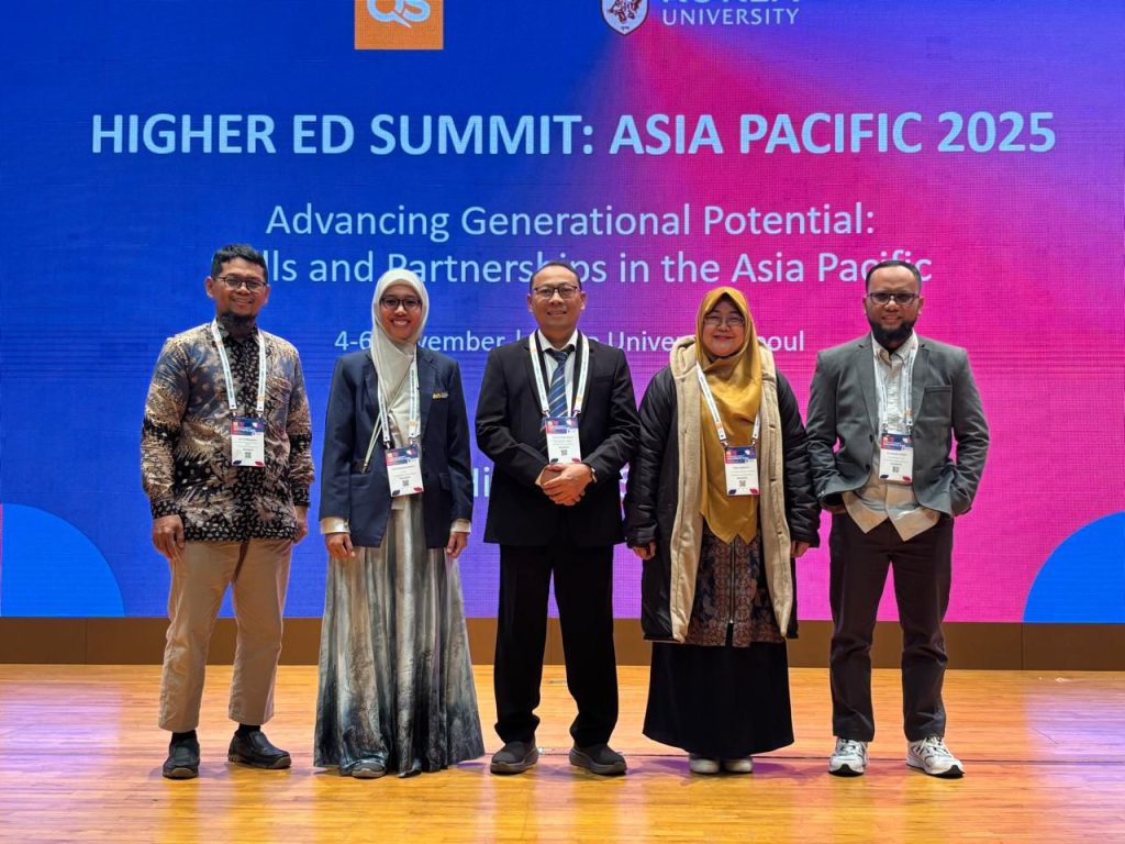 Universitas Muhammadiyah Surakarta (UMS) kembali menunjukkan kiprahnya di tingkat internasional dengan berpartisipasi dalam QS Higher Education Summit: Asia Pacific 2025 yang digelar di Korea University, Seoul, pada Selasa-Kamis (4-6/11/2025).