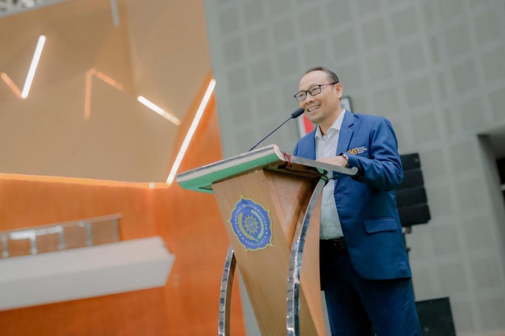 Demi mewujudkan generasi emas menuju Indonesia Emas 2045, Universitas Muhammadiyah Surakarta (UMS) dipercaya Bank Central Asia (BCA) untuk berkolaborasi dalam menyelenggarakan Kuliah Umum BCA Berbagi Ilmu (BBI), yang bertajuk “Sharpening Your Edge: Skills and Attitude for the Next Chapter”.