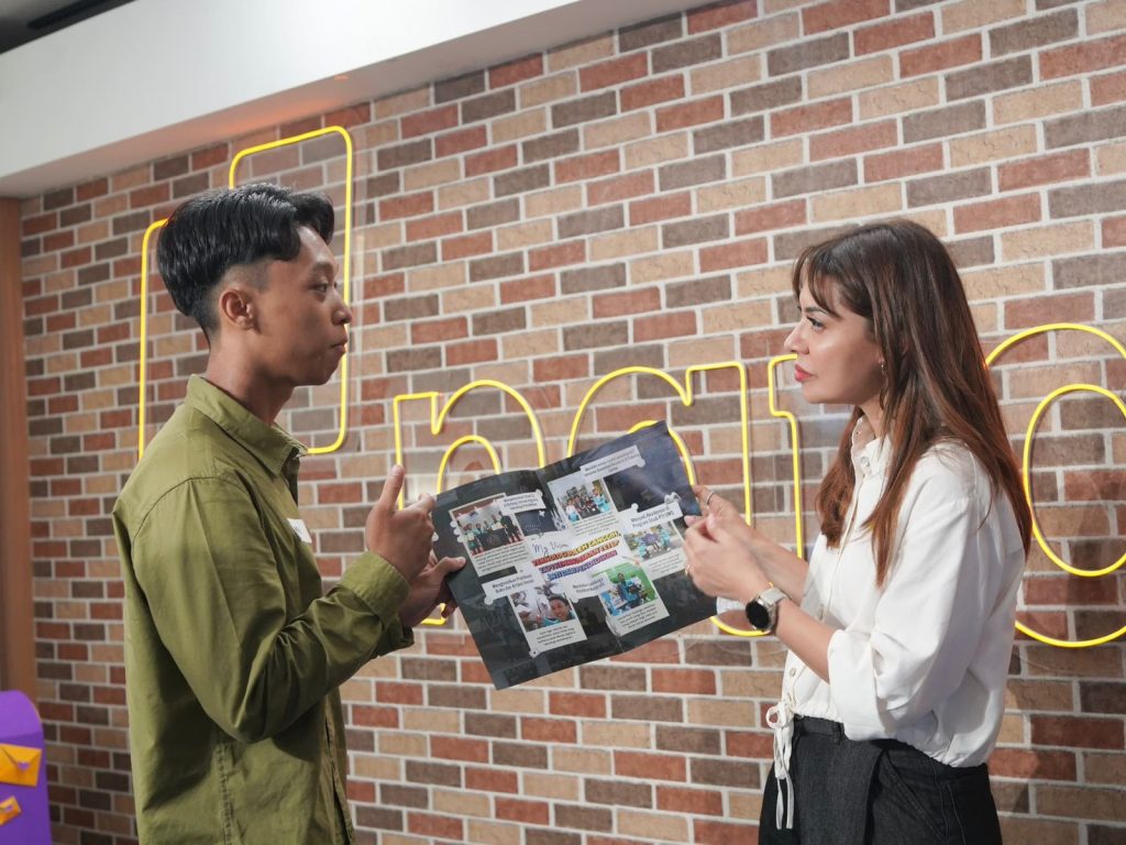 Perjalanan inspiratif datang dari alumni Universitas Muhammadiyah Surakarta (UMS) Ari Septian, yang belum lama ini mendapat kesempatan langka untuk bertemu langsung dengan Najwa Shihab di kantor Narasi, Jakarta.