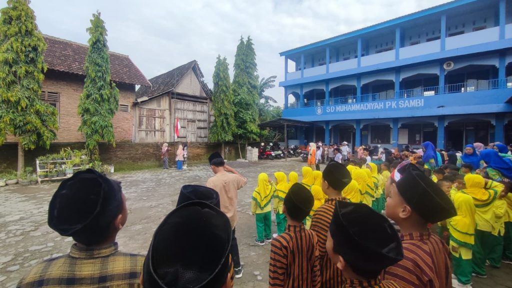 SD Muhammadiyah PK Sambi Gelar Upacara Hari Pahlawan
