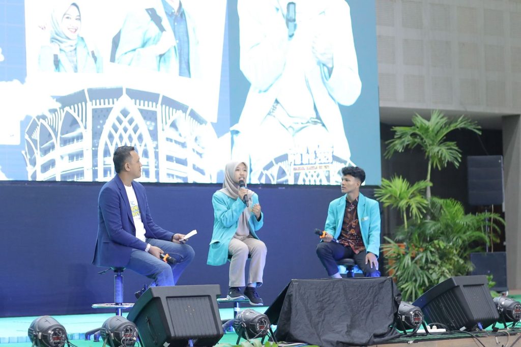 Sebanyak 1.300 siswa kelas 12 SMA/SMK se-Solo Raya memenuhi acara Roadshow Beasiswa Online Scholarship Competition (OSC) 2025 yang digelar di Universitas Muhammadiyah Surakarta (UMS).