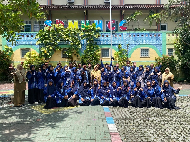 SD Muhammadiyah Program Khusus (PK) Banyudono Boyolali menggelar kegiatan ziarah ke Makam Pendiri Muhammadiyah, KH. Ahmad Dahlan, di Karangkajen, Brontokusuman, Yogyakarta, Selasa (24/11/2025).