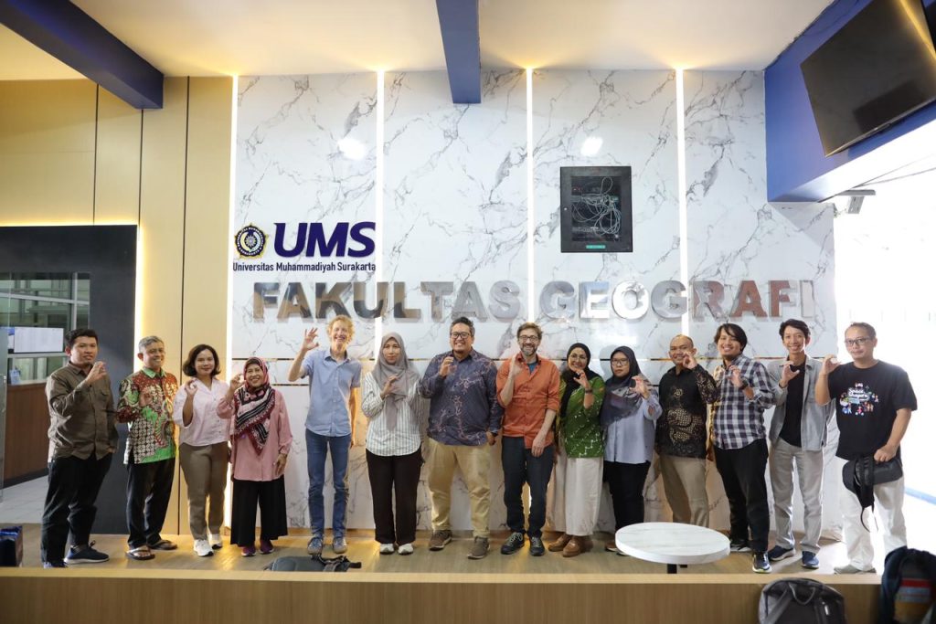 Komitmen mengembangkan kurikulum berbasis terapan terus diupayakan Fakultas Geografi Universitas Muhammadiyah Surakarta (UMS). Teranyar, fakultas ini menerima kunjungan Universitas Gadjah Mada (UGM) dan Faculty of Spatial Development and Infrastructure Systems, Cologne University of Applied Sciences (Technische Hochschule Köln/TH Köln), Jerman.