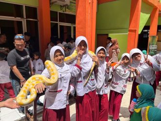 SD Muhammadiyah 14 Solo Gelar Edukasi “Mini Zoo” Bersama Komunitas Reptil