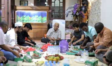 Rektor UMS Perkuat Silaturahmi Mahasiswa Asing lewat Jamuan Makan