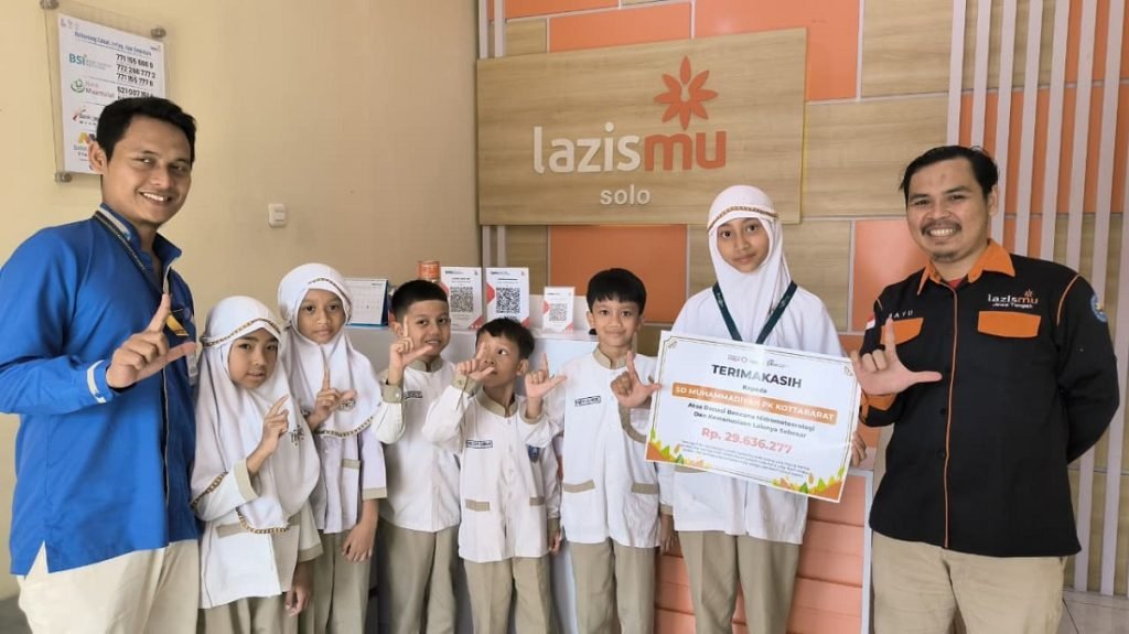 Murid SD Muhammadiyah PK Solo Salurkan Donasi Peduli Bencana