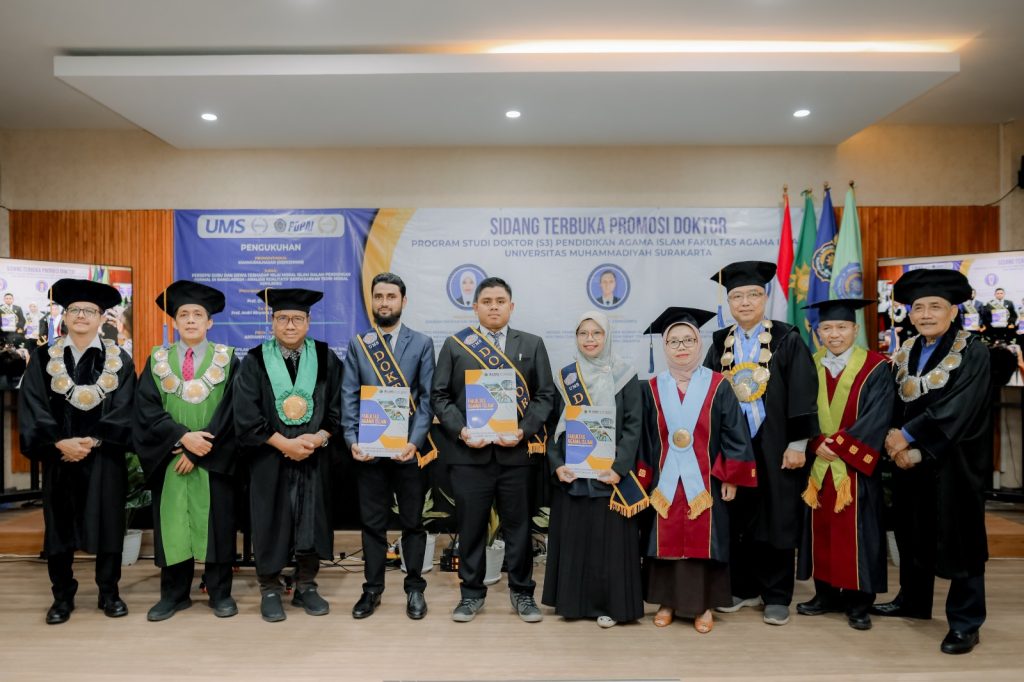 Program Studi Doktor Pendidikan Agama Islam Universitas Muhammadiyah Surakarta (UMS) mengukuhkan tiga doktor baru dalam sidang terbuka yang digelar di Ruang Amphitheater Fakultas Agama Islam UMS, Senin (29/12/2025).