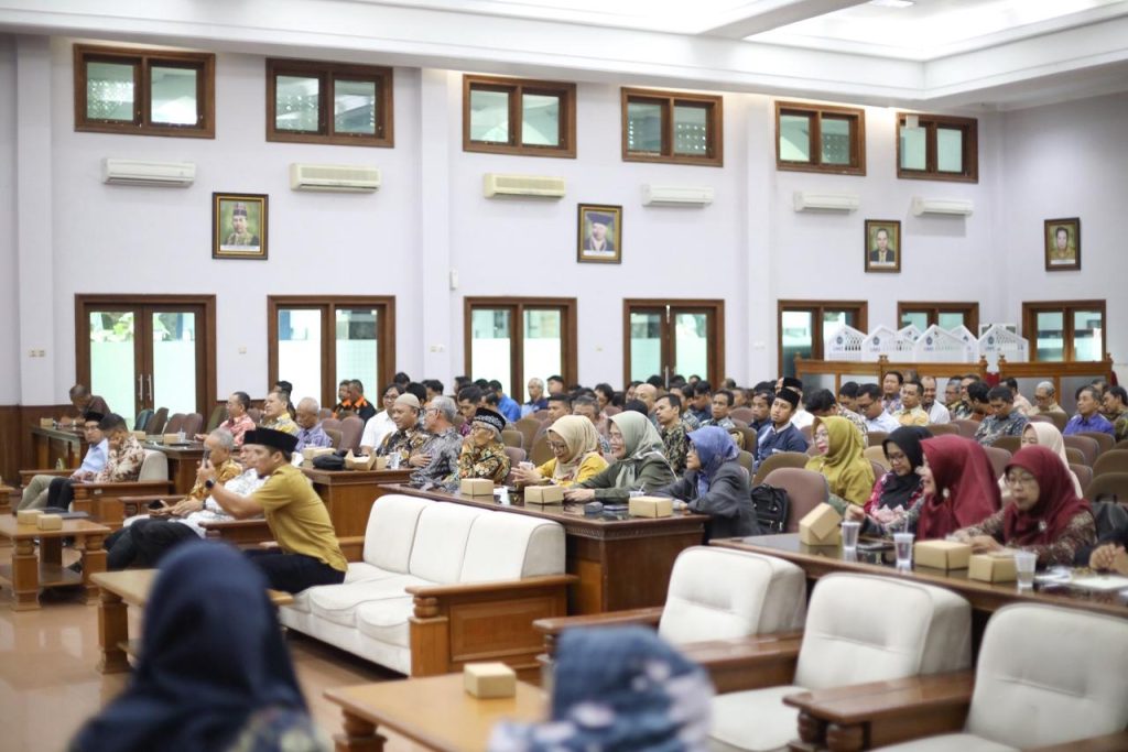 Fakultas Keguruan dan Ilmu Pendidikan (FKIP) Universitas Muhammadiyah Surakarta (UMS) menggelar Pengajian jelang UAS Semester Gasal, bertempat di Gedung Auditorium Moh. Djazman Kampus 1 UMS pada Selasa, (30/12/2025).