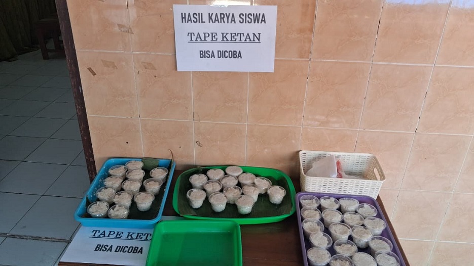 Pembagian Rapor, SMP Muhammadiyah 6 Plus Solo Tampilkan Tape Ketan Manis Bikinan Siswa