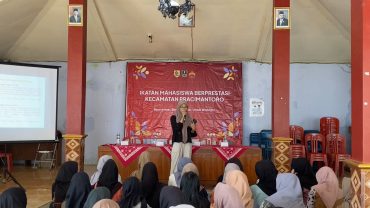 Mahasiswi FIK UMS Rebut Penghargaan Pemuda Berprestasi Wonogiri dan Beasiswa