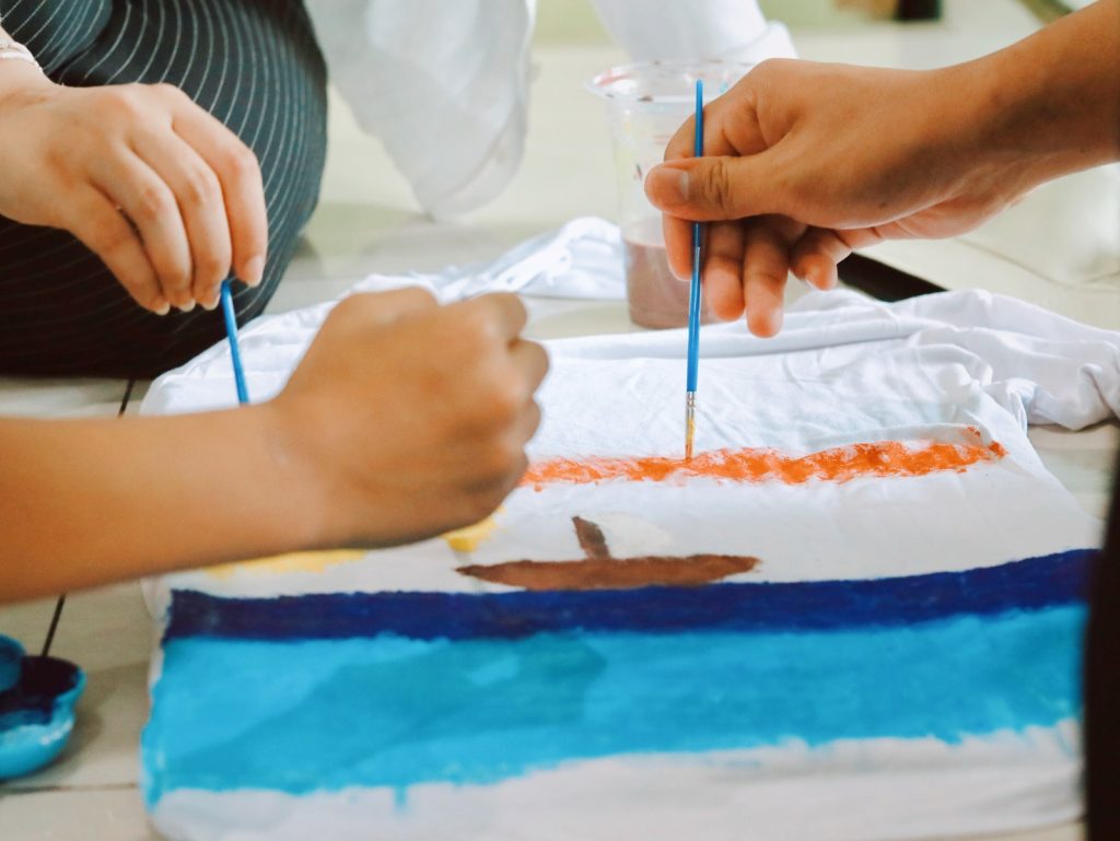 Reclamby Ilkom UMS Donasi Pakaian Layak Pakai ke Panti Asuhan dan Joli Jolan