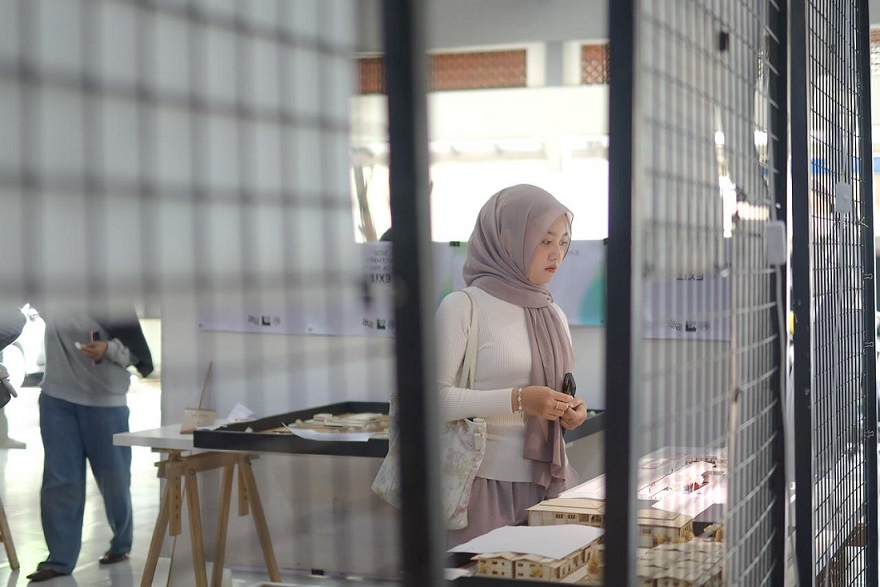 Bawa Tema “Synthesis”, Exhibition of Architecture UMS Tampilkan 16 Karya Inovatif Mahasiswa