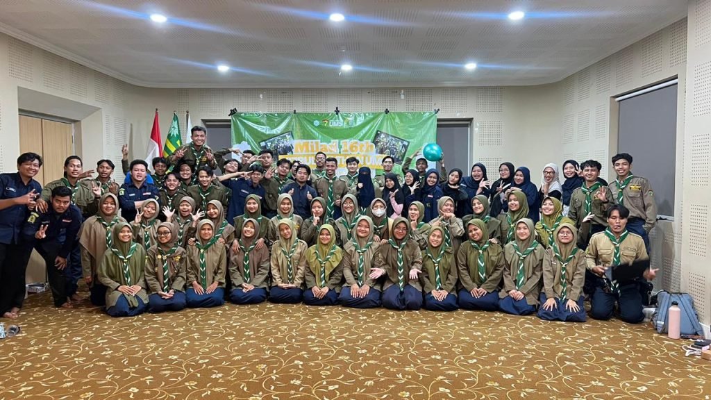 Pimpinan Hizbul Wathan Kafilah Moh. Djazman Universitas Muhammadiyah Surakarta (HW UMS) menyelenggarakan peringatan Milad ke-16 Hizbul Wathan UMS di Ruang Meeting Besar Griya Mahasiswa UMS, Sabtu (17/1/2026).