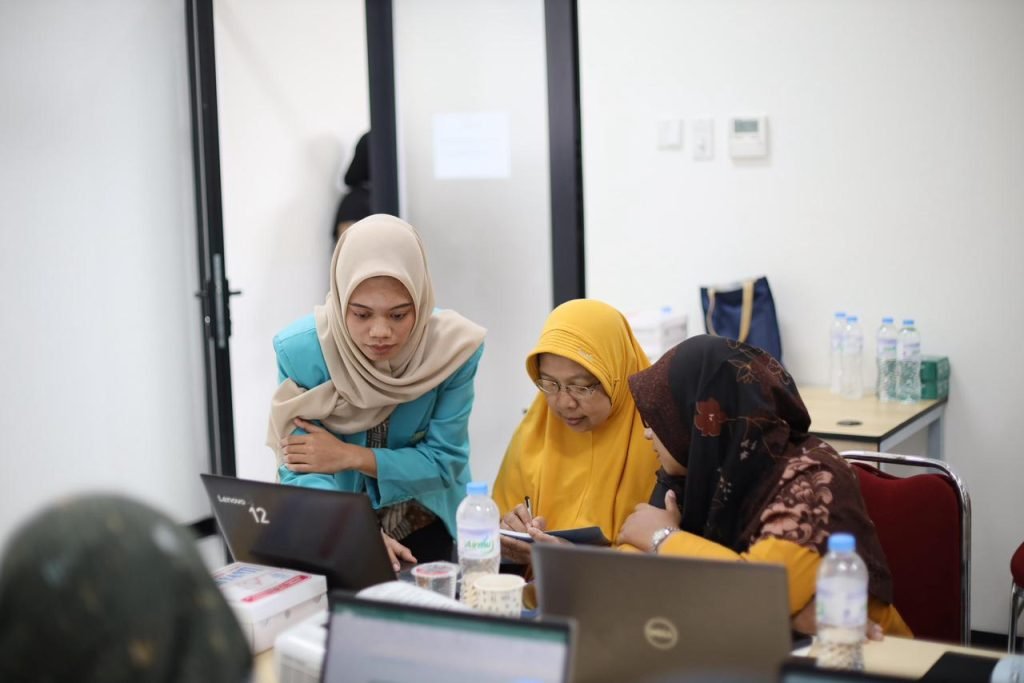 Universitas Muhammadiyah Surakarta (UMS) melalui Fakultas Ekonomi dan Bisnis (FEB) menjalin kerja sama dengan Pimpinan Cabang Muhammadiyah (PCM) Kartasura dalam upaya meningkatkan kualitas kelembagaan dan keseragaman laporan keuangan sekolah dan madrasah di wilayah Kartasura.